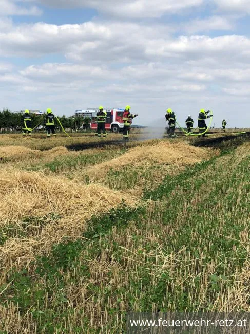 Foto 2, 25.07.2021, Brandeinsatz - Flurbrand auf Weizenfeld