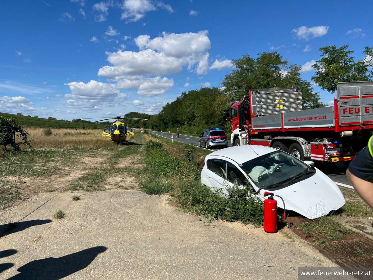 Foto 1, 02.09.2026, Technischer Einsatz - Fahrzeugbergung in Zellerndorf