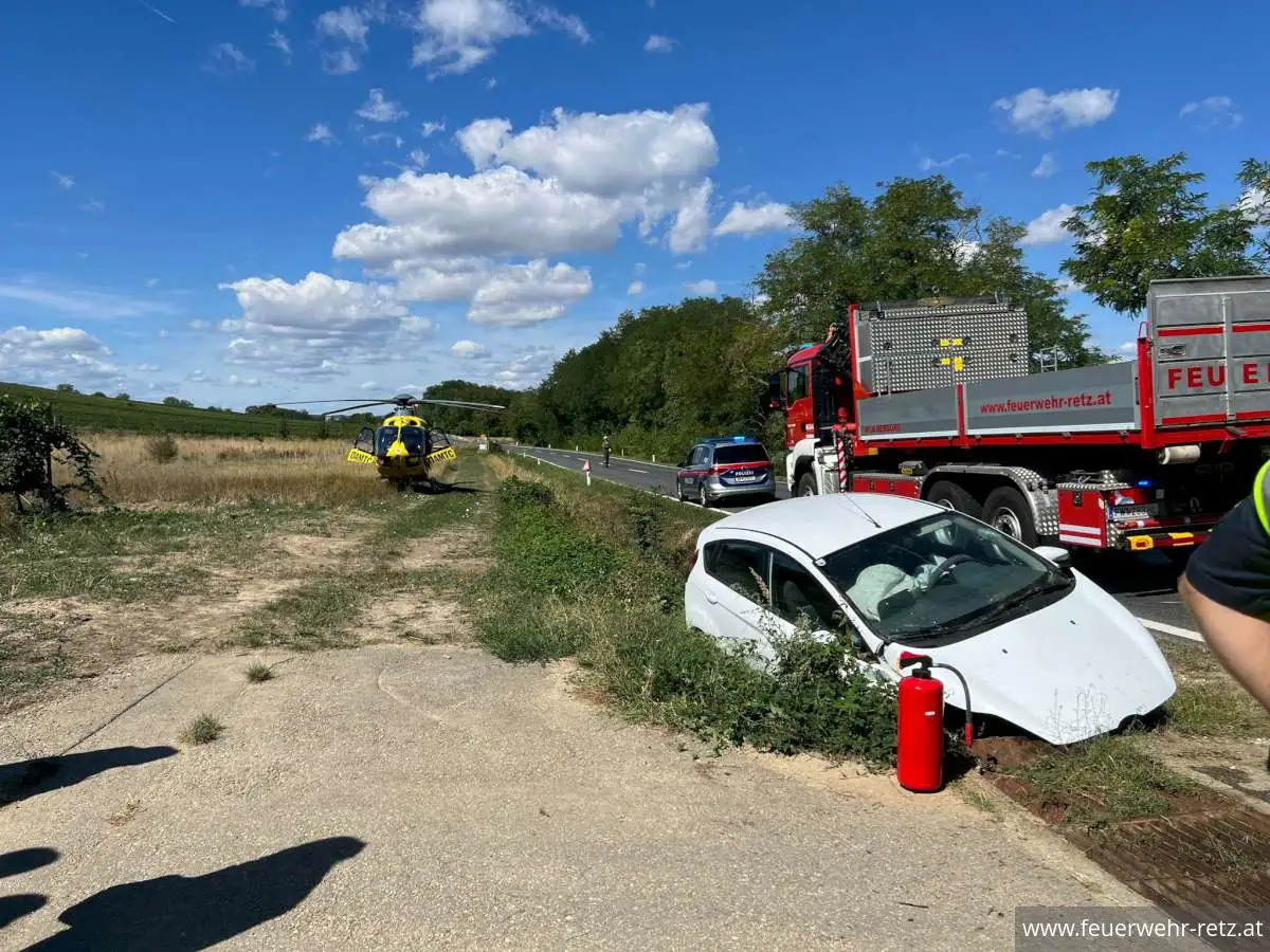 Foto 1, 02.09.2026, Technischer Einsatz - Fahrzeugbergung in Zellerndorf Foto 1, 02.09.2026, Technischer Einsatz - Fahrzeugbergung in Zellerndorf