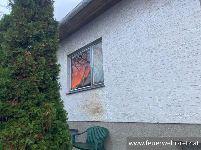 Foto 1, 31.10.2022, Brandeinsatz - Zimmerbrand in Retz