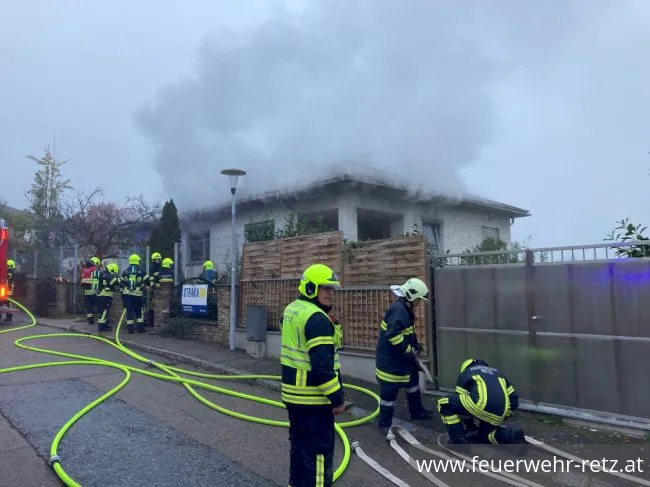 Foto 2, 31.10.2022, Brandeinsatz - Zimmerbrand in Retz