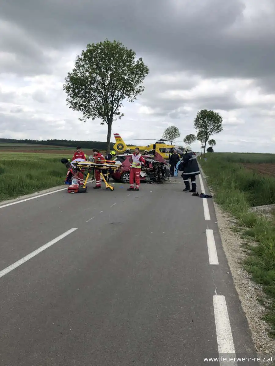 Foto 6, 25.05.2023, Technischer Einsatz - Verkehrsunfall mit eingeklemmter Person