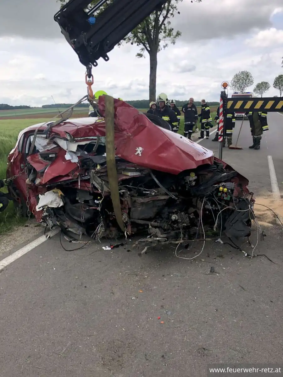Foto 7, 25.05.2023, Technischer Einsatz - Verkehrsunfall mit eingeklemmter Person