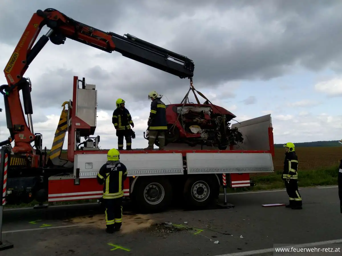 Foto 8, 25.05.2023, Technischer Einsatz - Verkehrsunfall mit eingeklemmter Person