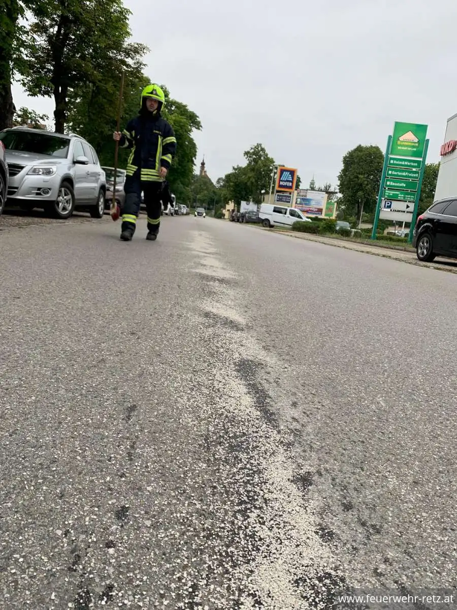 Foto 4, 21.05.2024, Schadstoffeinsatz - Betriebsmittelaustritt aus PKW