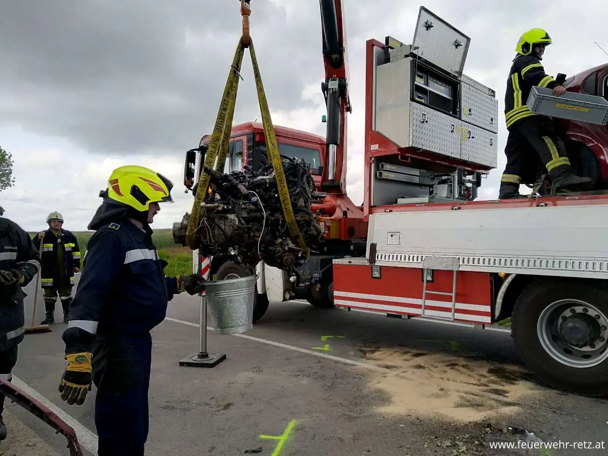 Foto 9, 25.05.2023, Technischer Einsatz - Verkehrsunfall mit eingeklemmter Person