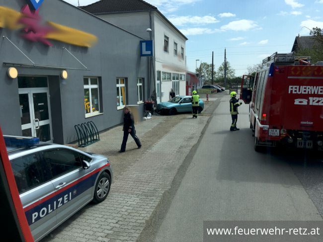 Foto 1, 02.05.2019, Technischer Einsatz - Fahrzeugbergung nach Verkehrsunfall Foto 1, 02.05.2019, Technischer Einsatz - Fahrzeugbergung nach Verkehrsunfall