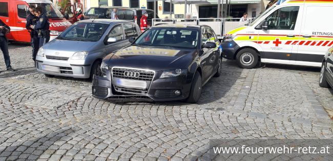 Foto 1, 18.10.2021, Technischer Einsatz - Verkehrsunfall am Retzer Hauptplatz Foto 1, 18.10.2021, Technischer Einsatz - Verkehrsunfall am Retzer Hauptplatz