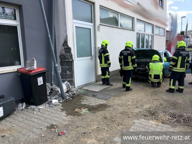 Foto 2, 02.05.2019, Technischer Einsatz - Fahrzeugbergung nach Verkehrsunfall Foto 2, 02.05.2019, Technischer Einsatz - Fahrzeugbergung nach Verkehrsunfall