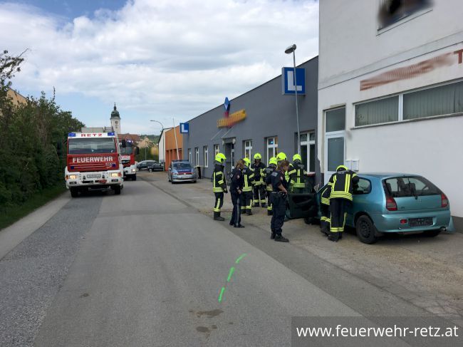 Foto 4, 02.05.2019, Technischer Einsatz - Fahrzeugbergung nach Verkehrsunfall Foto 4, 02.05.2019, Technischer Einsatz - Fahrzeugbergung nach Verkehrsunfall