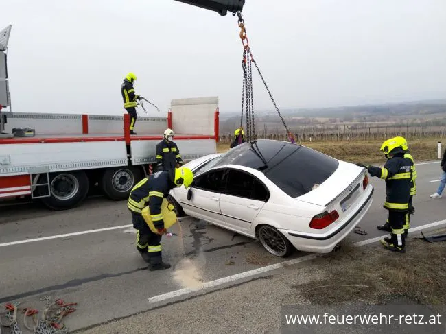 Foto 4, 20.03.2022, Technischer Einsatz - Fahrzeugbergung nach Verkehrsunfall