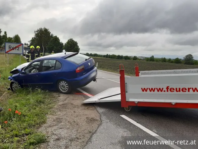 Foto 6, 15.06.2020, Technischer Einsatz - Fahrzeugbergung nach Zusammenstoß