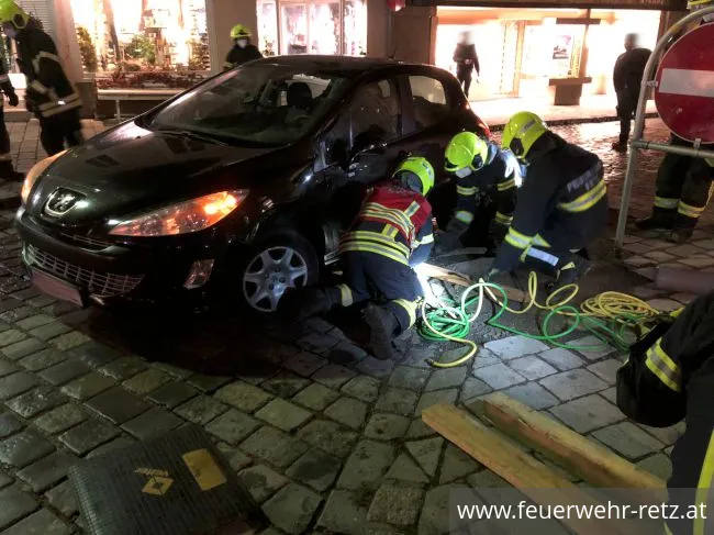 Foto 4, 11.01.2022, Technischer Einsatz - Unfall nach Wassergebrechen