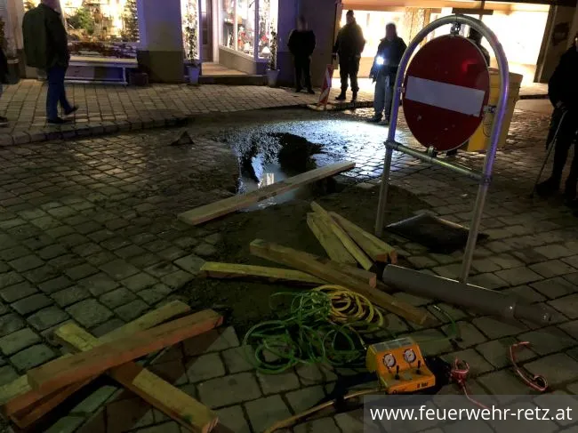 Foto 7, 11.01.2022, Technischer Einsatz - Unfall nach Wassergebrechen