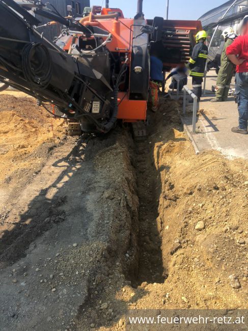 Foto 1, 22.04.2022, Technischer Einsatz - Bergung einer Baumaschine