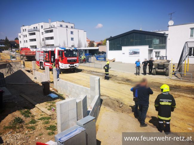Foto 3, 22.04.2022, Technischer Einsatz - Bergung einer Baumaschine