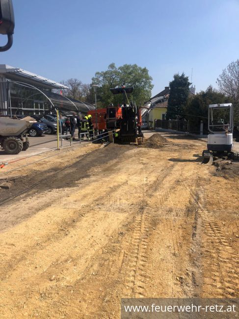Foto 4, 22.04.2022, Technischer Einsatz - Bergung einer Baumaschine