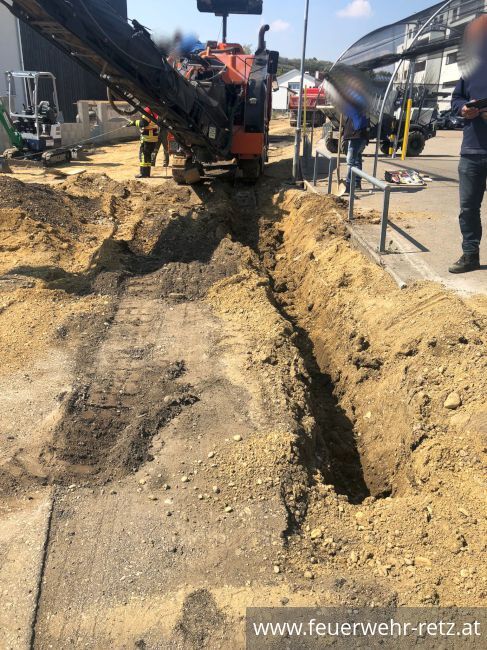 Foto 5, 22.04.2022, Technischer Einsatz - Bergung einer Baumaschine