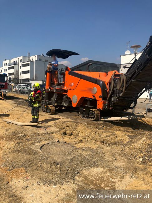 Foto 6, 22.04.2022, Technischer Einsatz - Bergung einer Baumaschine
