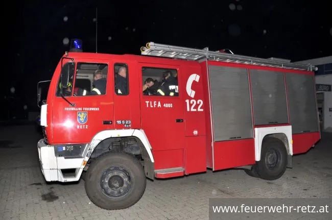 Foto 3, 29.11.2018, Brand nach Explosion - Kfz-Werkstätte als Übungsgebäude