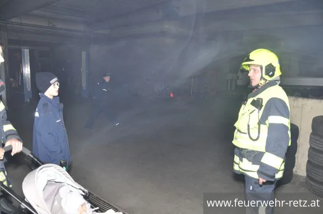 Foto 5, 29.11.2018, Brand nach Explosion - Kfz-Werkstätte als Übungsgebäude