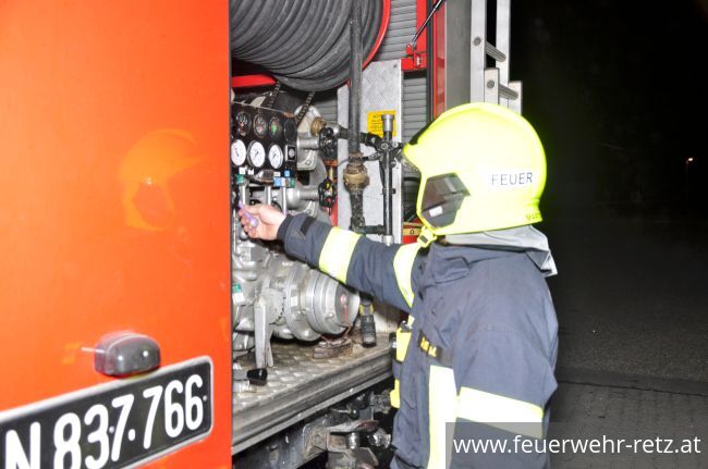 Foto 6, 29.11.2018, Brand nach Explosion - Kfz-Werkstätte als Übungsgebäude