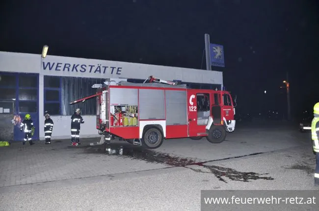 Foto 7, 29.11.2018, Brand nach Explosion - Kfz-Werkstätte als Übungsgebäude