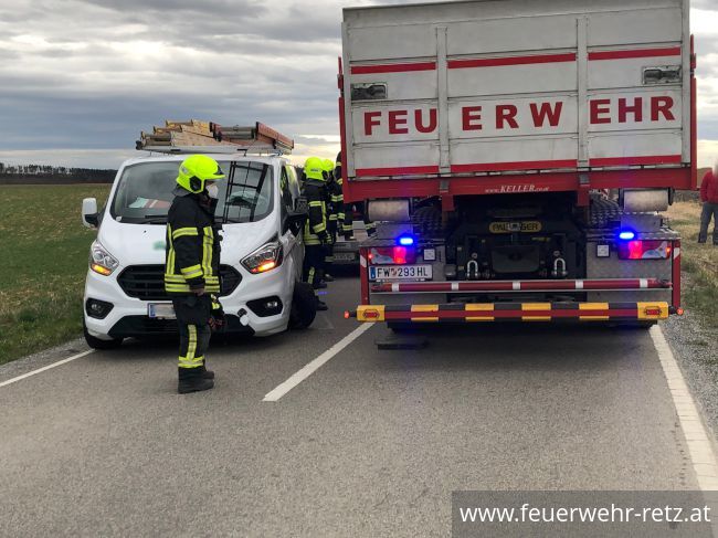 Foto 3, 07.04.2022, Technischer Einsatz - Fahrzeugbergung