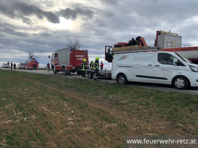 Foto 4, 07.04.2022, Technischer Einsatz - Fahrzeugbergung