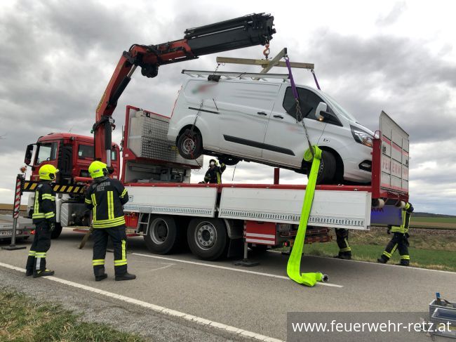 Foto 5, 07.04.2022, Technischer Einsatz - Fahrzeugbergung