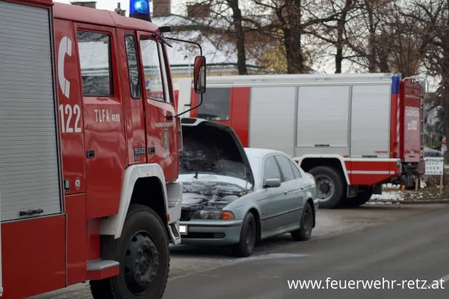 Foto 4, 03.12.2017, Brandeinsatz - Fahrzeugbrand