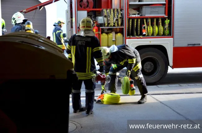 Foto 2, 25.05.2018, Übung in Tiefgarage - PKW-Brand mit vermissten Personen