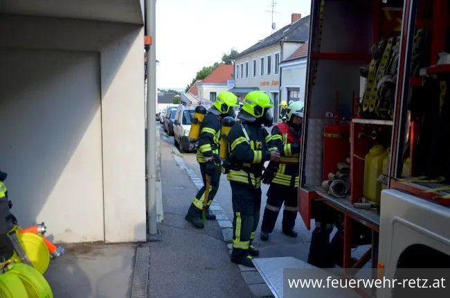 Foto 3, 25.05.2018, Übung in Tiefgarage - PKW-Brand mit vermissten Personen