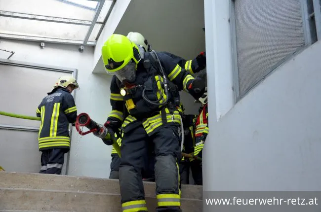 Foto 6, 25.05.2018, Übung in Tiefgarage - PKW-Brand mit vermissten Personen