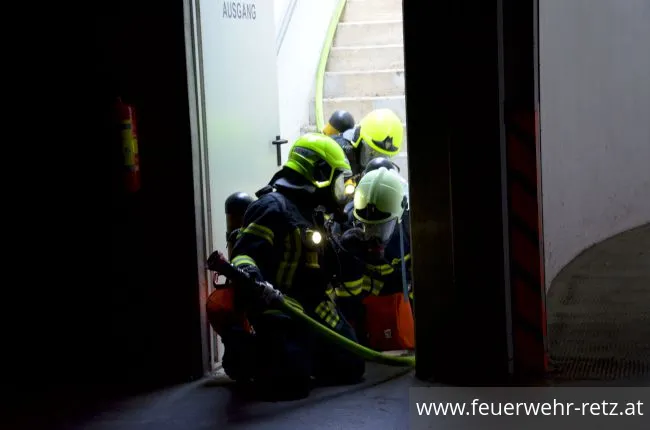 Foto 7, 25.05.2018, Übung in Tiefgarage - PKW-Brand mit vermissten Personen