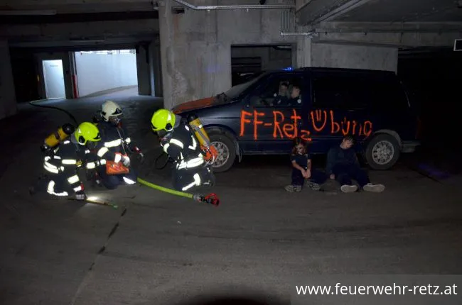 Foto 9, 25.05.2018, Übung in Tiefgarage - PKW-Brand mit vermissten Personen