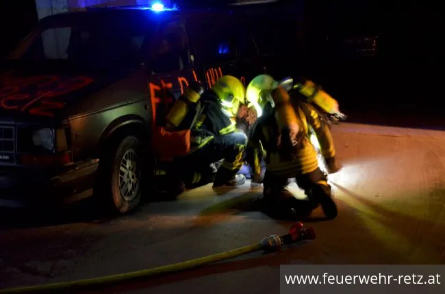 Foto 10, 25.05.2018, Übung in Tiefgarage - PKW-Brand mit vermissten Personen