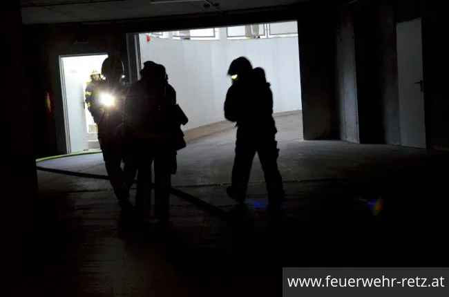 Foto 11, 25.05.2018, Übung in Tiefgarage - PKW-Brand mit vermissten Personen