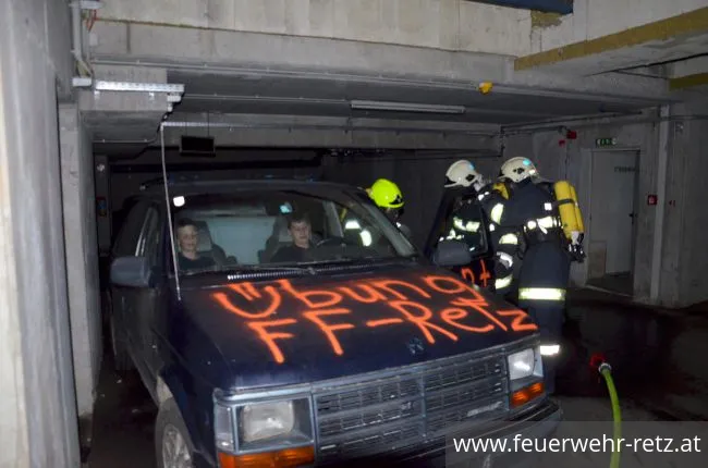 Foto 12, 25.05.2018, Übung in Tiefgarage - PKW-Brand mit vermissten Personen