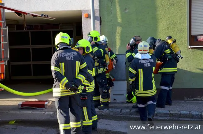 Foto 16, 25.05.2018, Übung in Tiefgarage - PKW-Brand mit vermissten Personen