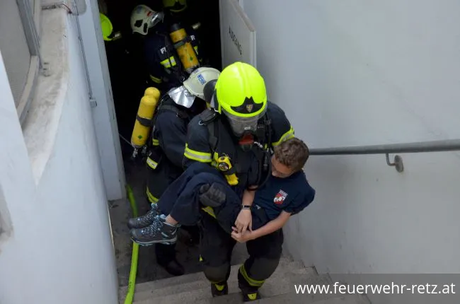 Foto 19, 25.05.2018, Übung in Tiefgarage - PKW-Brand mit vermissten Personen