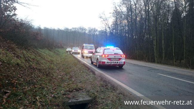 Foto 2, 15.12.2017, Technischer Einsatz - Fahrzeugbergung nach Verkehrsunfall