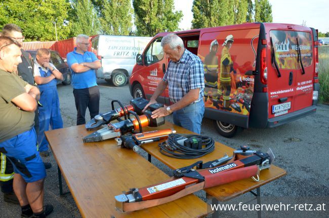 Foto 1, 12.07.2018, Übung mit neuen hydraulischen Rettungsgeräten