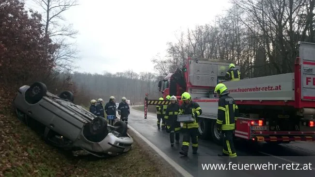 Foto 4, 15.12.2017, Technischer Einsatz - Fahrzeugbergung nach Verkehrsunfall Foto 4, 15.12.2017, Technischer Einsatz - Fahrzeugbergung nach Verkehrsunfall