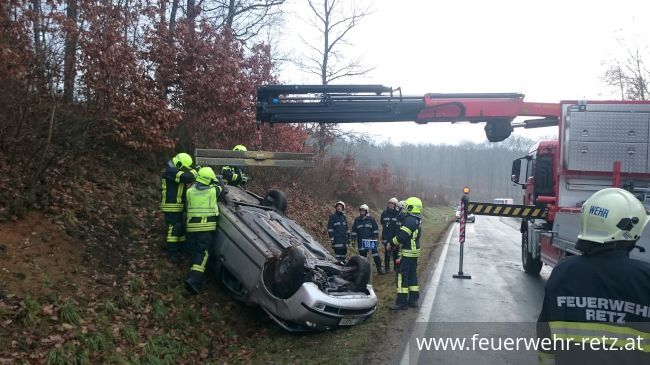 Foto 5, 15.12.2017, Technischer Einsatz - Fahrzeugbergung nach Verkehrsunfall