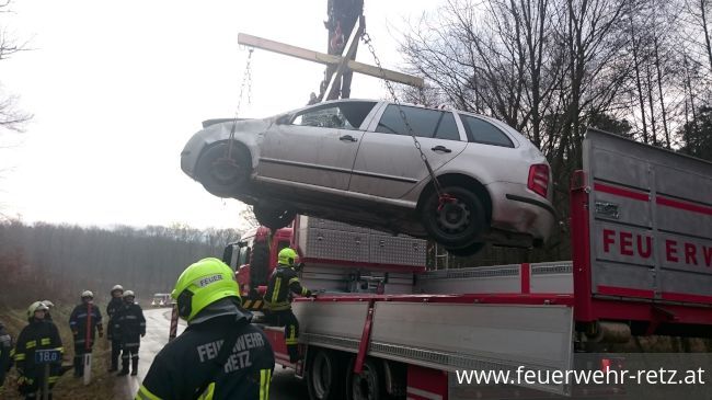 Foto 7, 15.12.2017, Technischer Einsatz - Fahrzeugbergung nach Verkehrsunfall