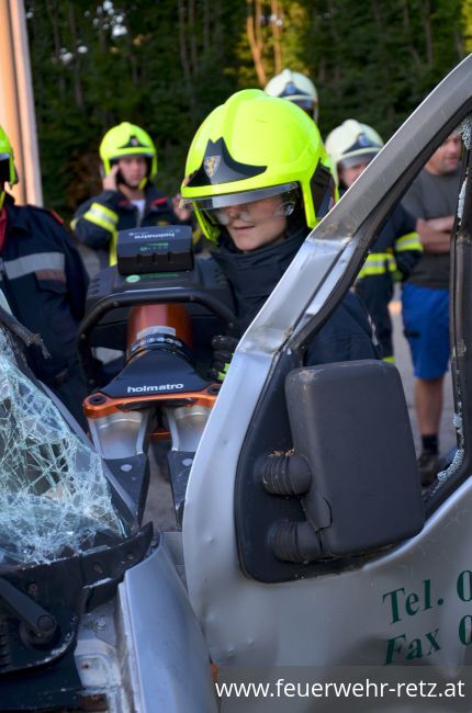 Foto 9, 12.07.2018, Übung mit neuen hydraulischen Rettungsgeräten