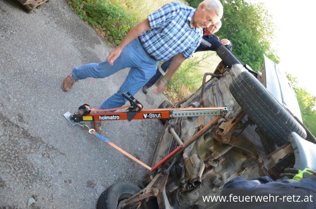 Foto 12, 12.07.2018, Übung mit neuen hydraulischen Rettungsgeräten
