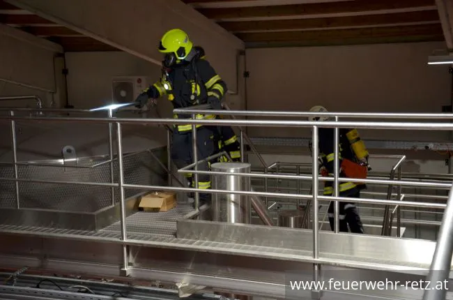 Foto 7, 28.09.2018, Gärgasunfall in Weinkellerei - Übung in Großtanklager