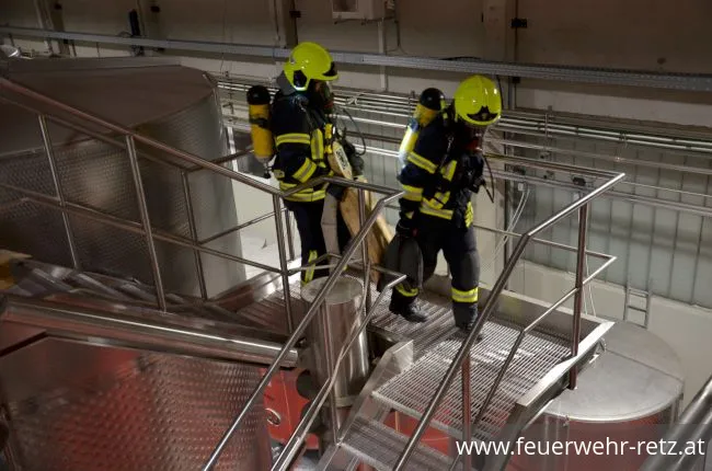 Foto 12, 28.09.2018, Gärgasunfall in Weinkellerei - Übung in Großtanklager